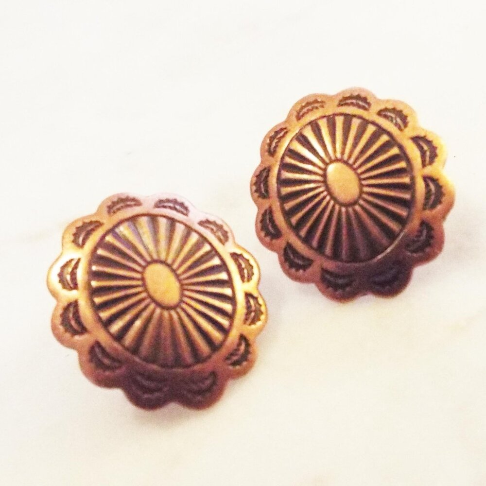 NATIVE AMERICAN EMBOSSED CONCHO DESIGN OVAL PIERCED EARRINGS A